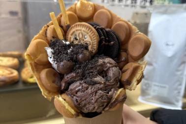 Dino egg waffle with chocolate Queen's court